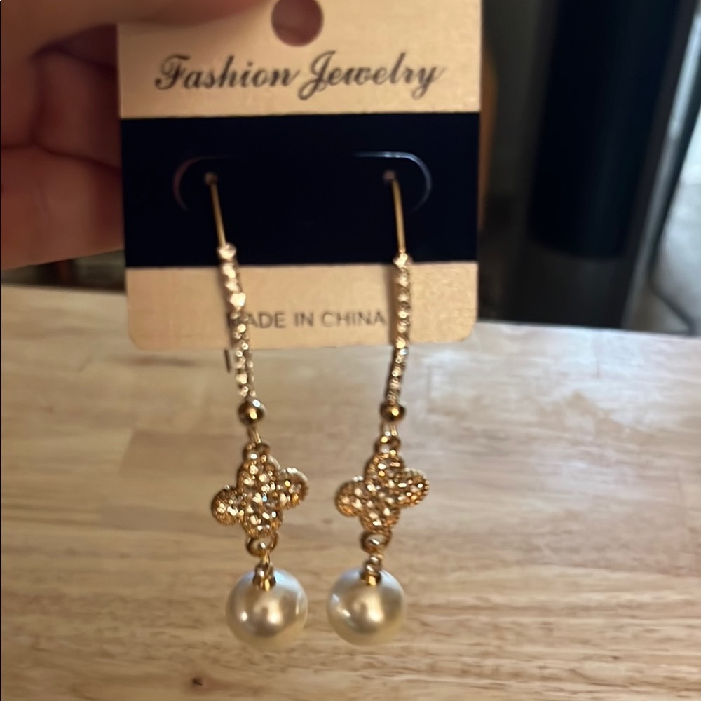 6/$25 Fashion Jewelry Gold and Pearl Drop Earrings